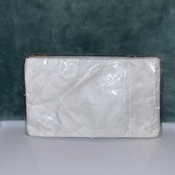 NWT Muse White & Gold Cosmetic Bag - Picture 2 of 3